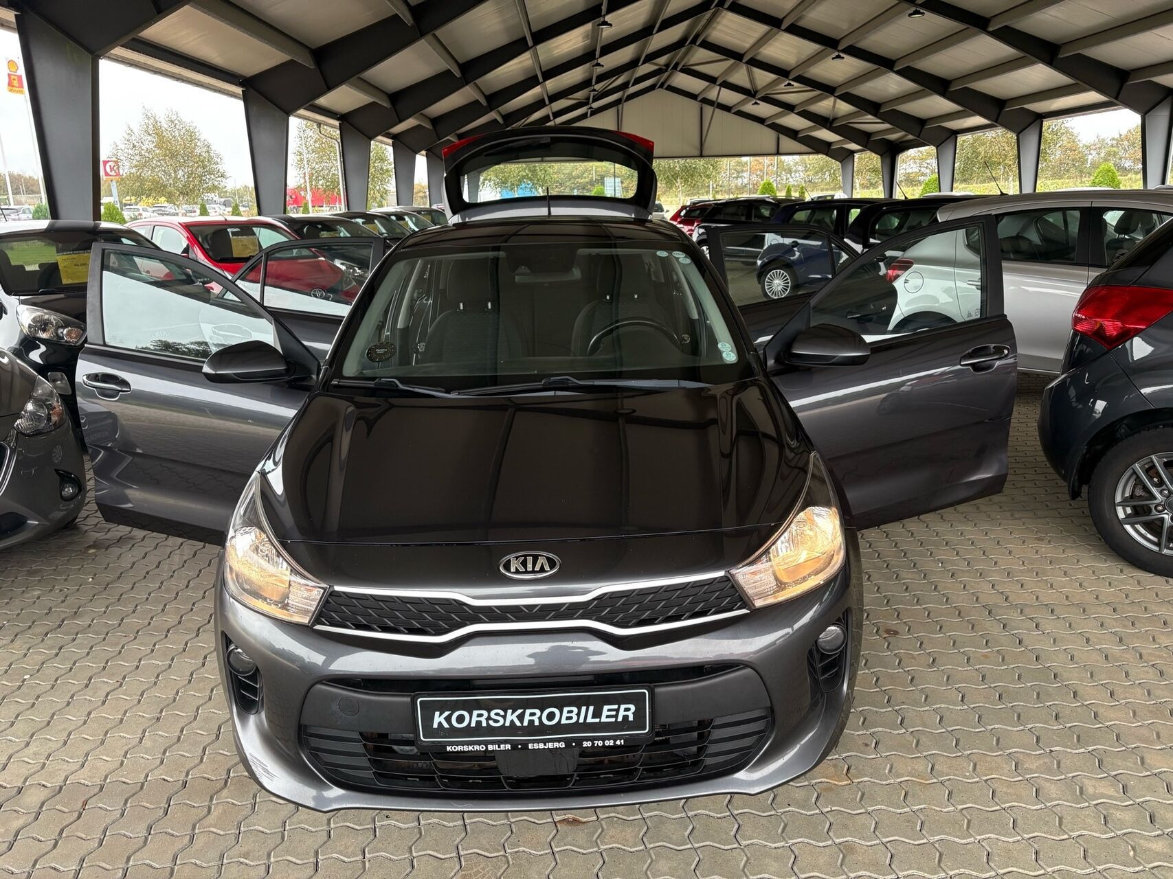 Grå Kia Rio fra 2017