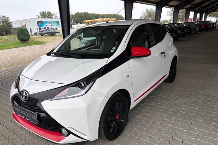 Rød Toyota Aygo fra 2016