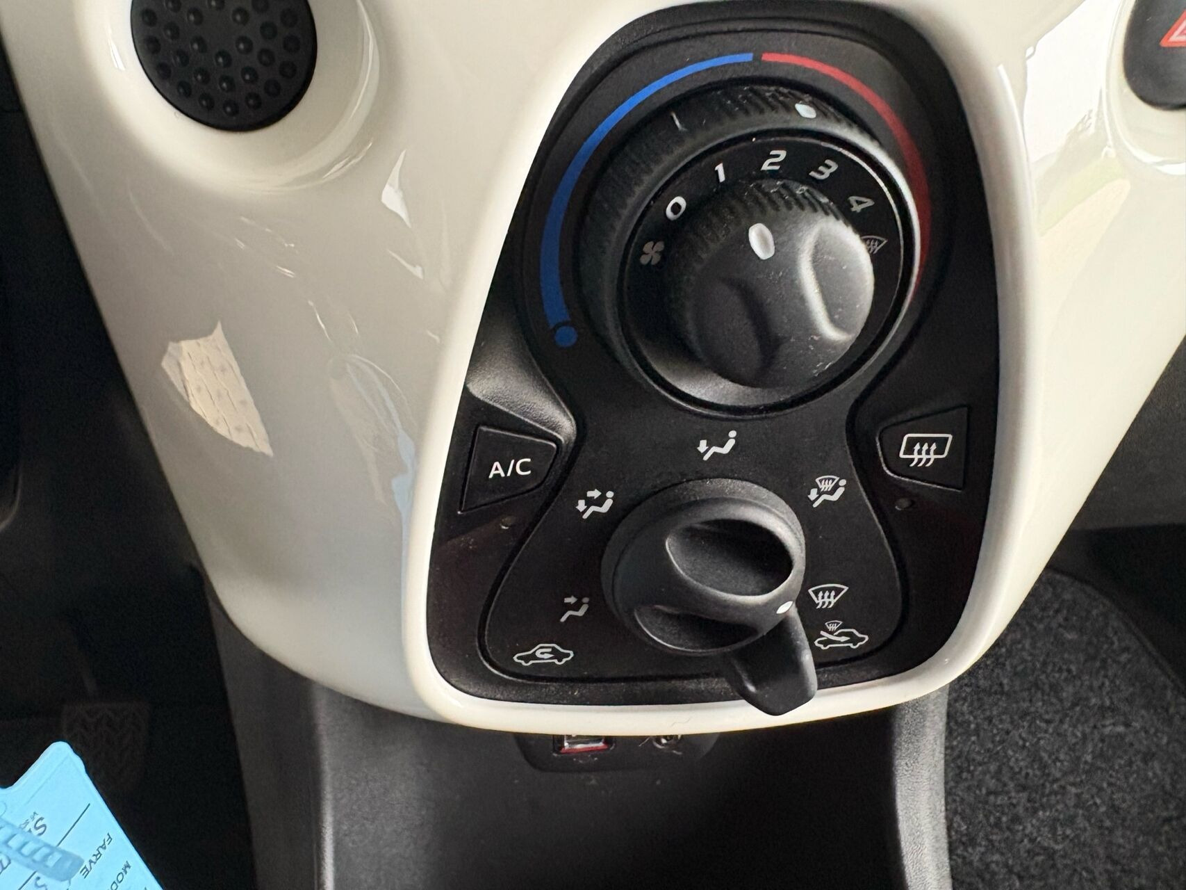 Rød Toyota Aygo fra 2016