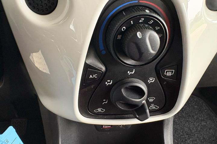 Rød Toyota Aygo fra 2016