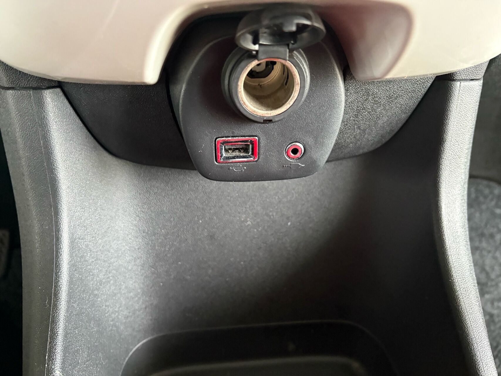 Rød Toyota Aygo fra 2016