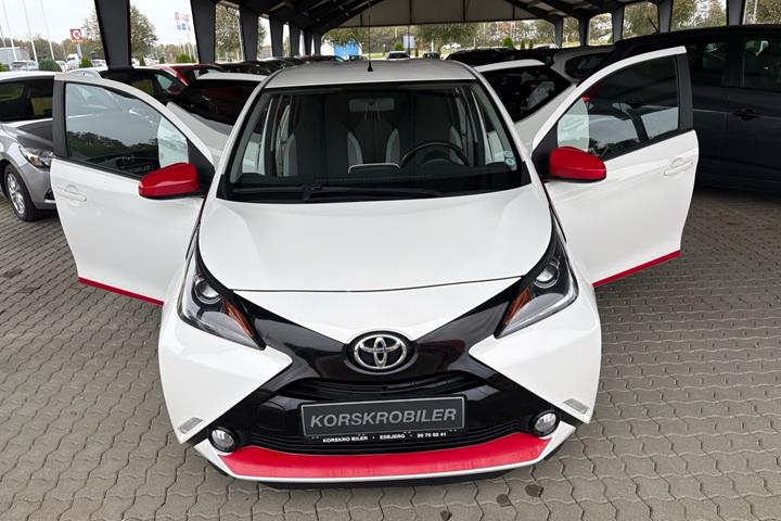 Rød Toyota Aygo fra 2016