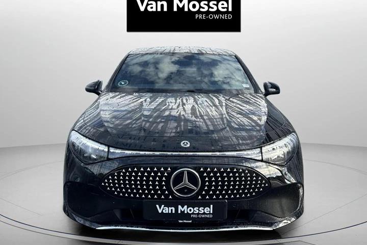 Sort Mercedes CLA250+ fra 2026
