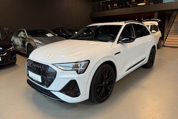 Hvid Audi e-tron fra 2021