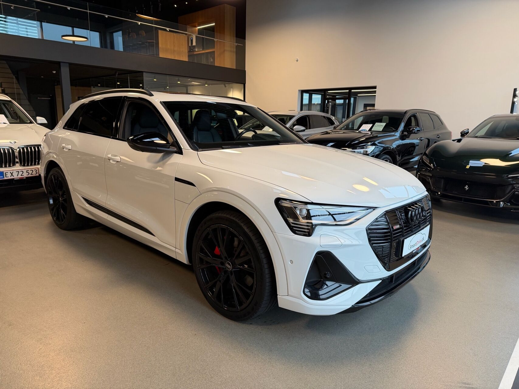 Hvid Audi e-tron fra 2021
