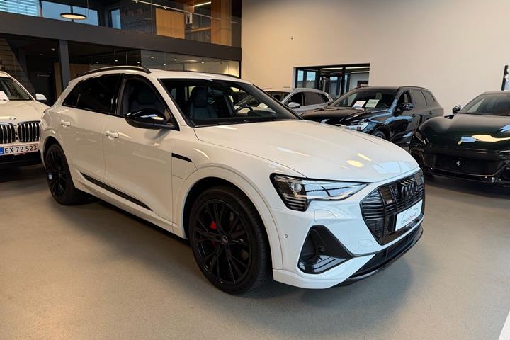 Hvid Audi e-tron fra 2021