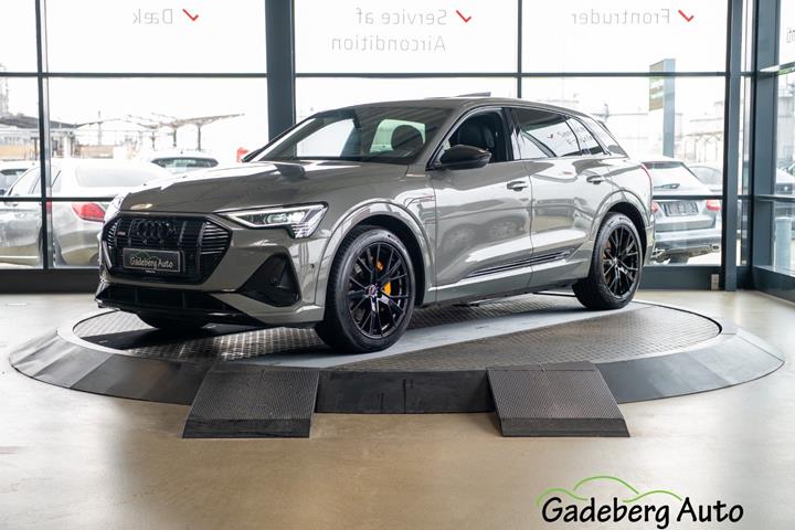 Grå Audi e-tron fra 2022