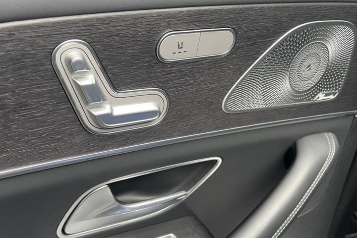 Blå Mercedes GLE350 de fra 2020