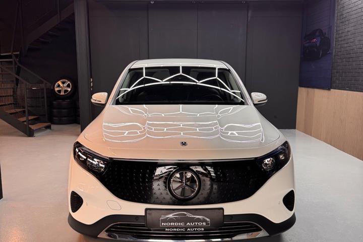 Hvid Mercedes EQB250+ fra 2025