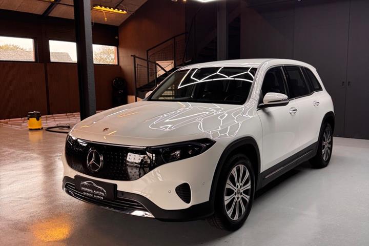 Hvid Mercedes EQB250+ fra 2025