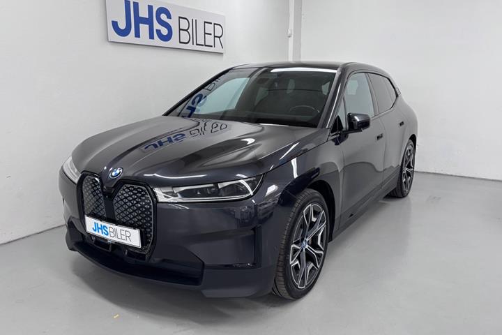 Grå BMW iX fra 2022