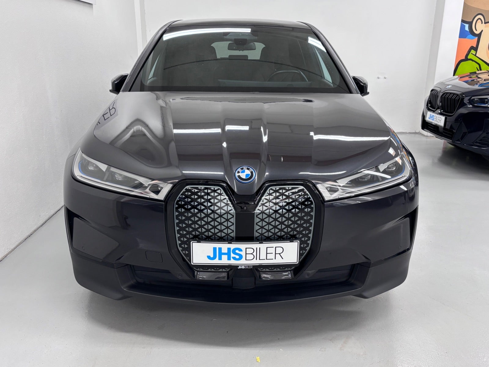 Grå BMW iX fra 2022