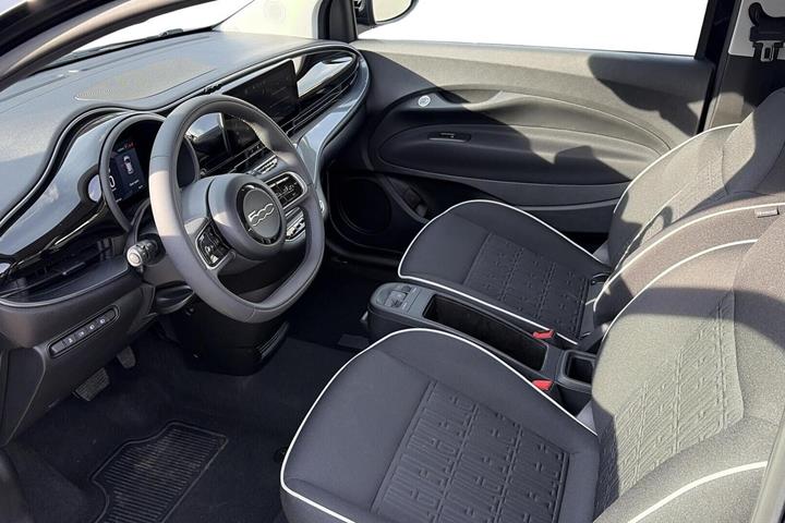 Sort Fiat 500e fra 2023