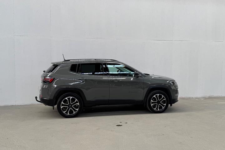 Grå Jeep Compass fra 2021