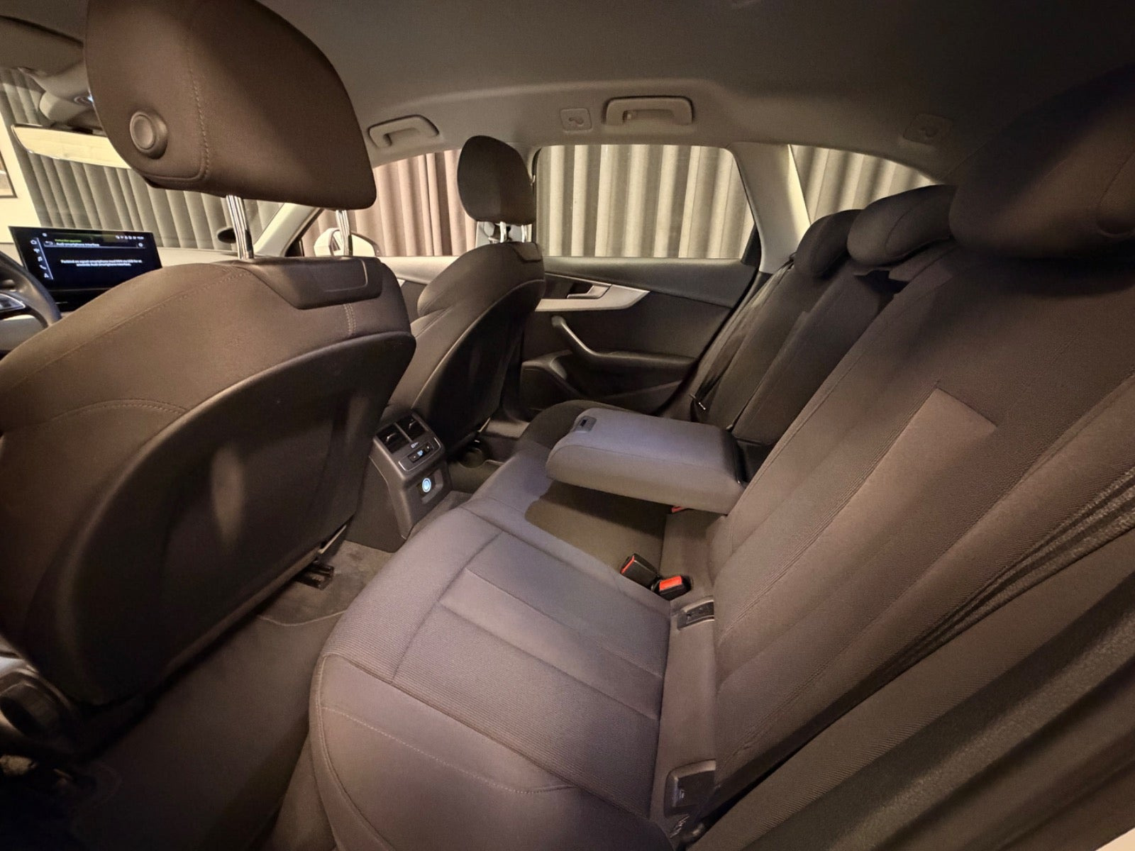 Hvid Audi A4 fra 2020