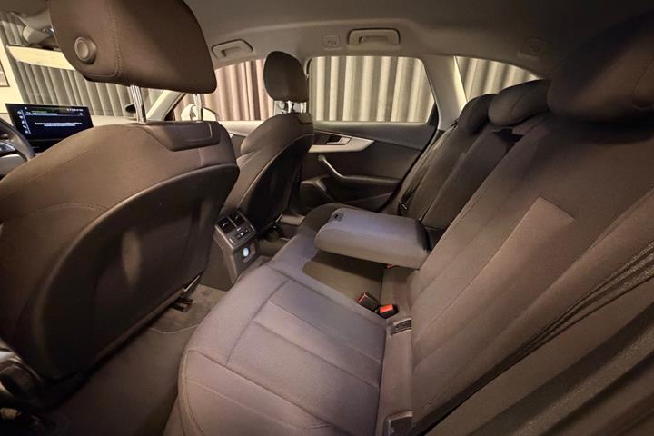 Hvid Audi A4 fra 2020