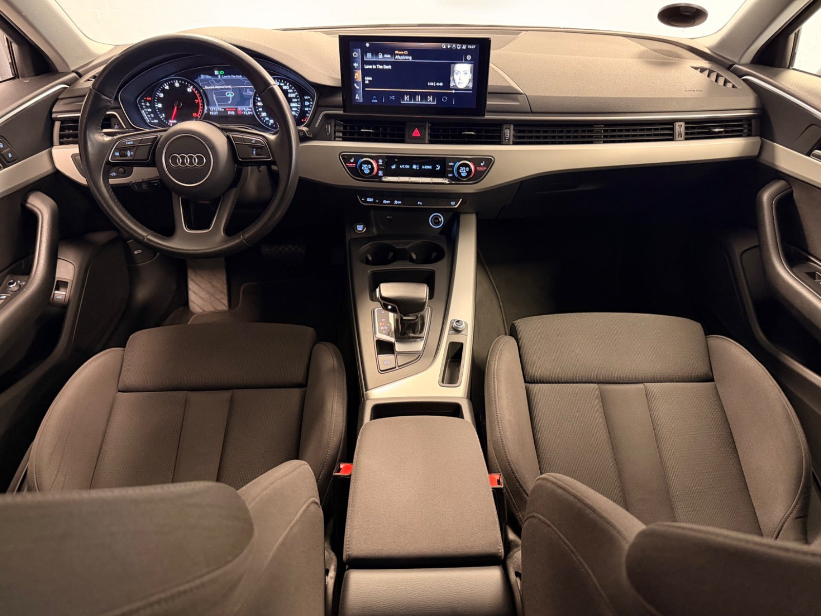 Hvid Audi A4 fra 2020
