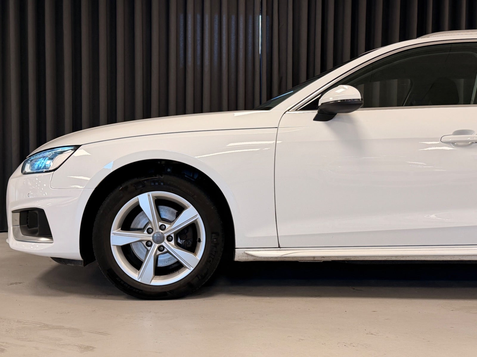 Hvid Audi A4 fra 2020
