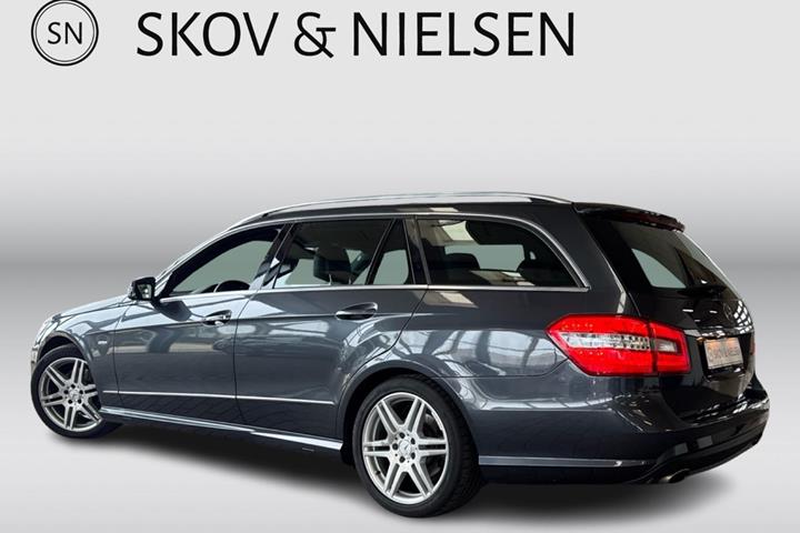 Grå Mercedes E250 fra 2011