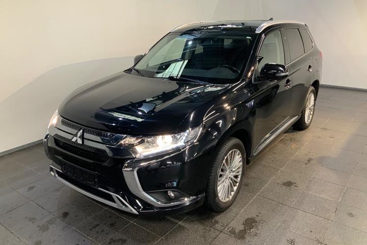 Sort Mitsubishi Outlander fra 2020 set udefra