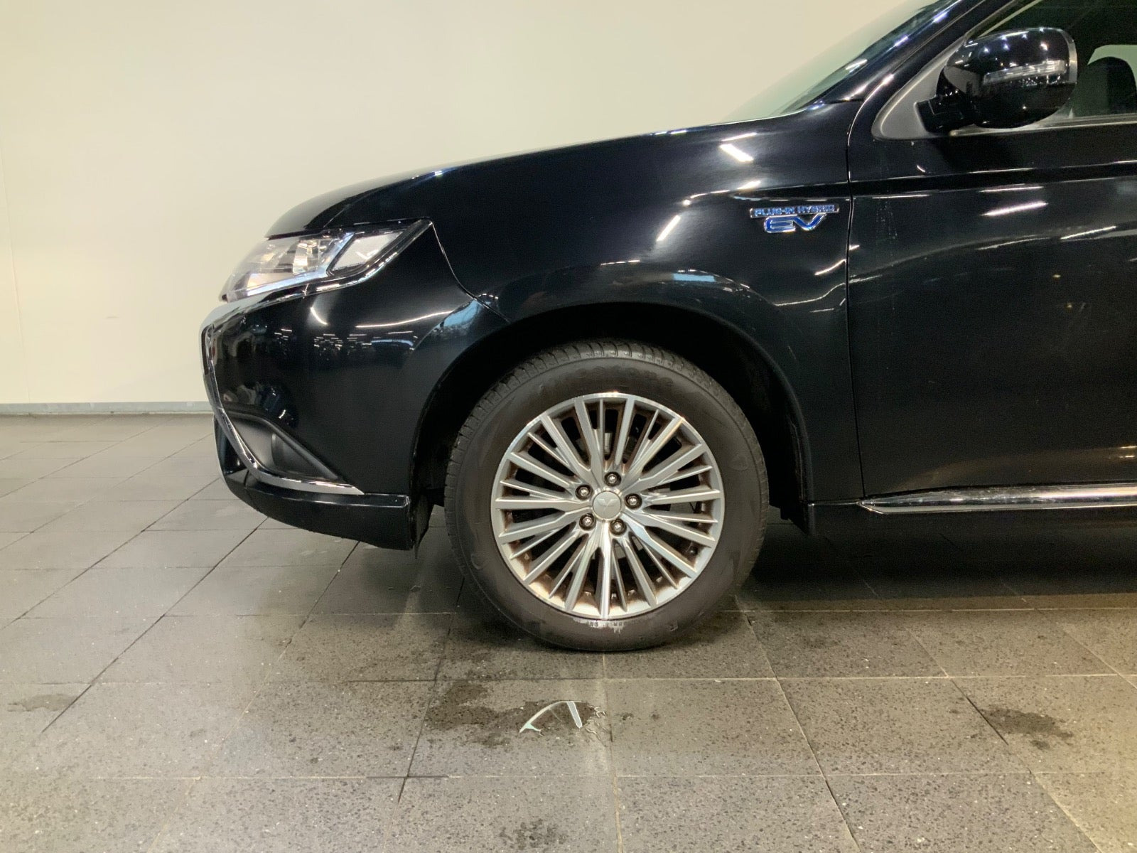 Sort Mitsubishi Outlander fra 2020