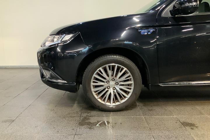 Sort Mitsubishi Outlander fra 2020