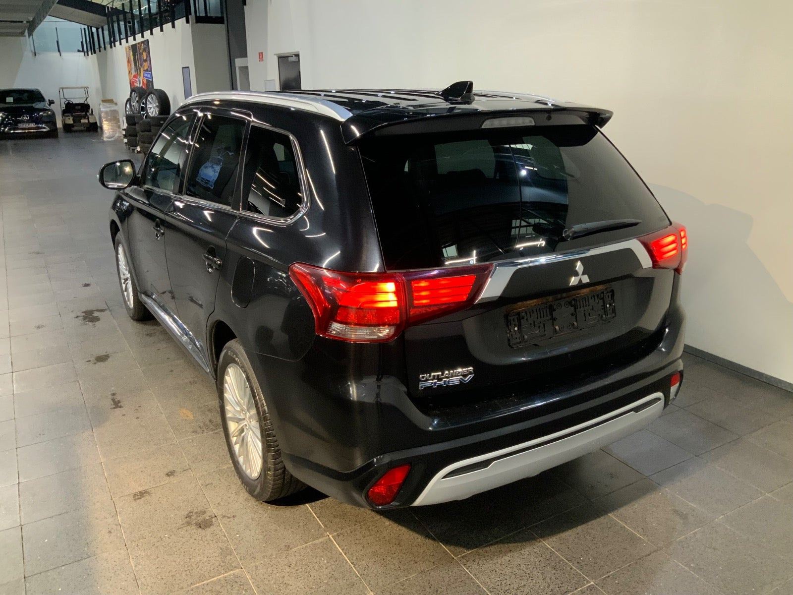 Sort Mitsubishi Outlander fra 2020