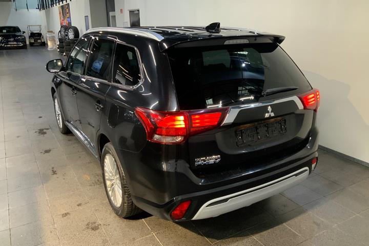Sort Mitsubishi Outlander fra 2020