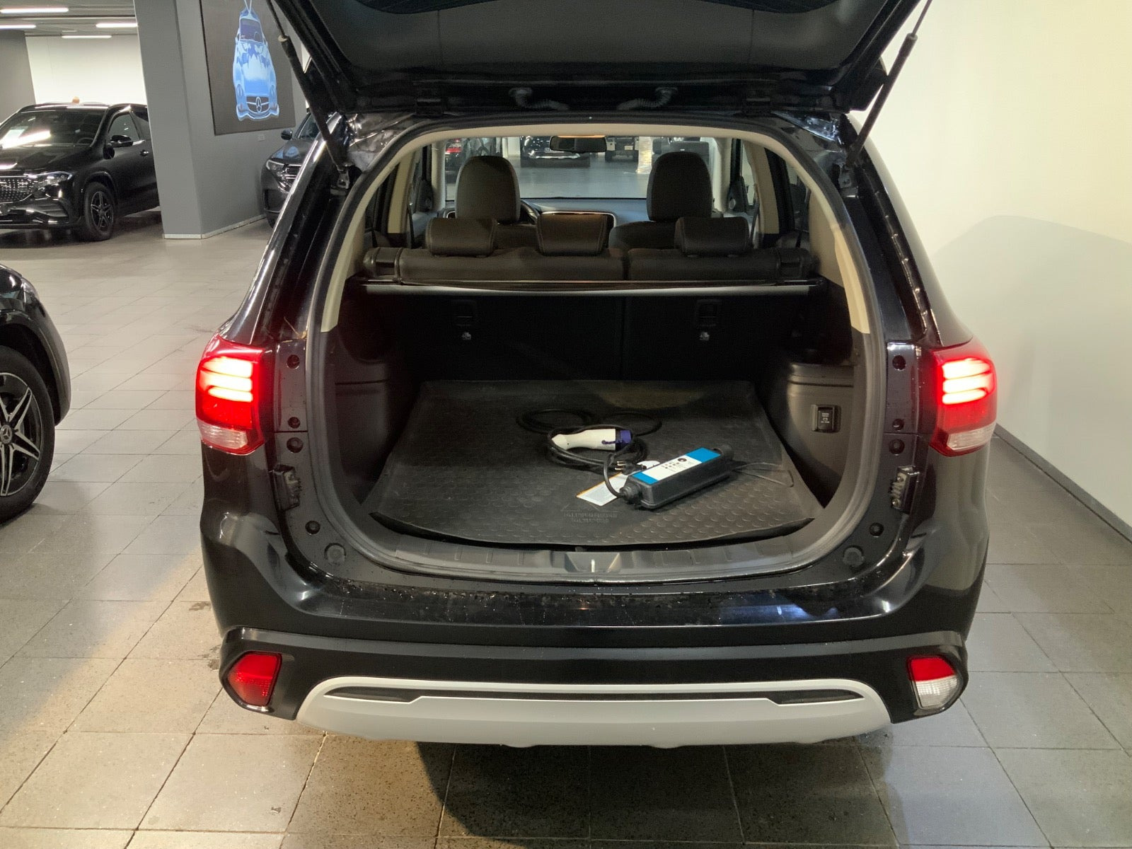 Sort Mitsubishi Outlander fra 2020