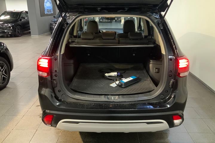 Sort Mitsubishi Outlander fra 2020