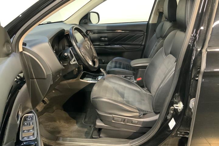 Sort Mitsubishi Outlander fra 2020