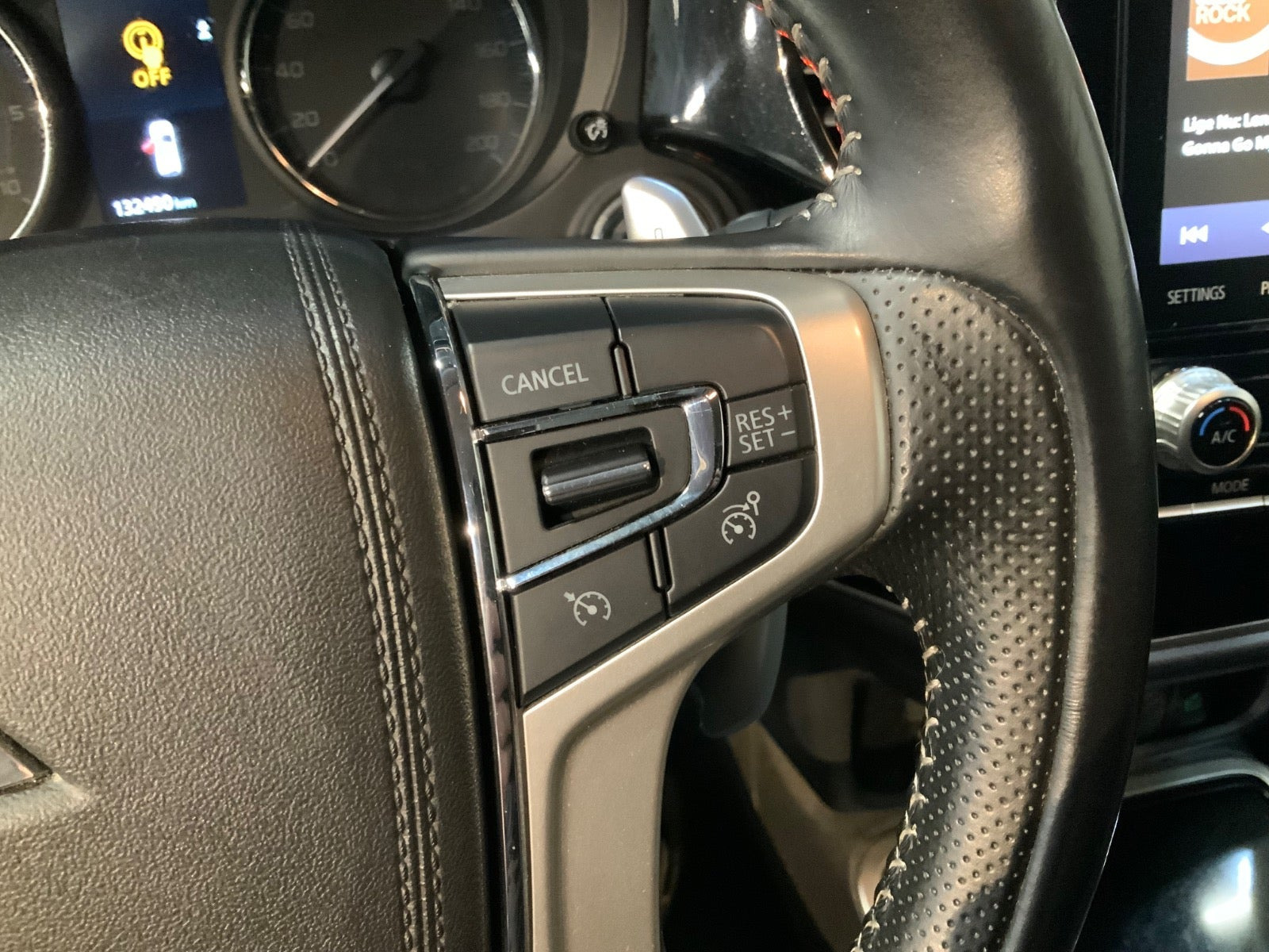 Sort Mitsubishi Outlander fra 2020
