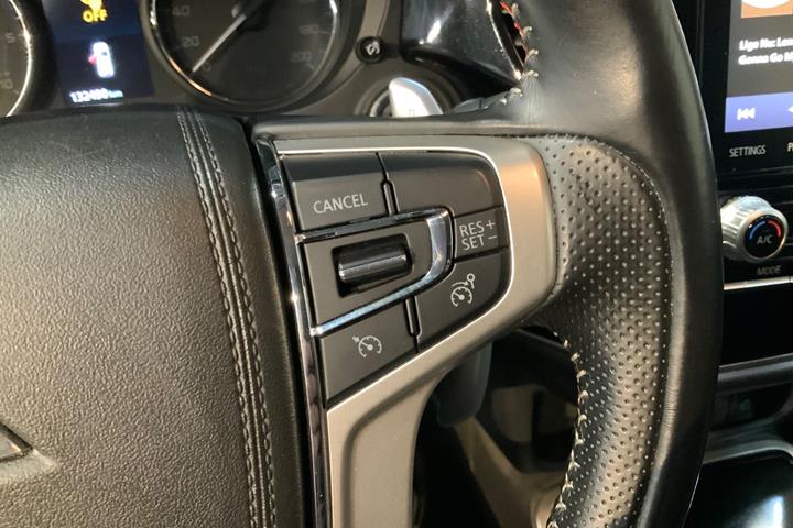 Sort Mitsubishi Outlander fra 2020