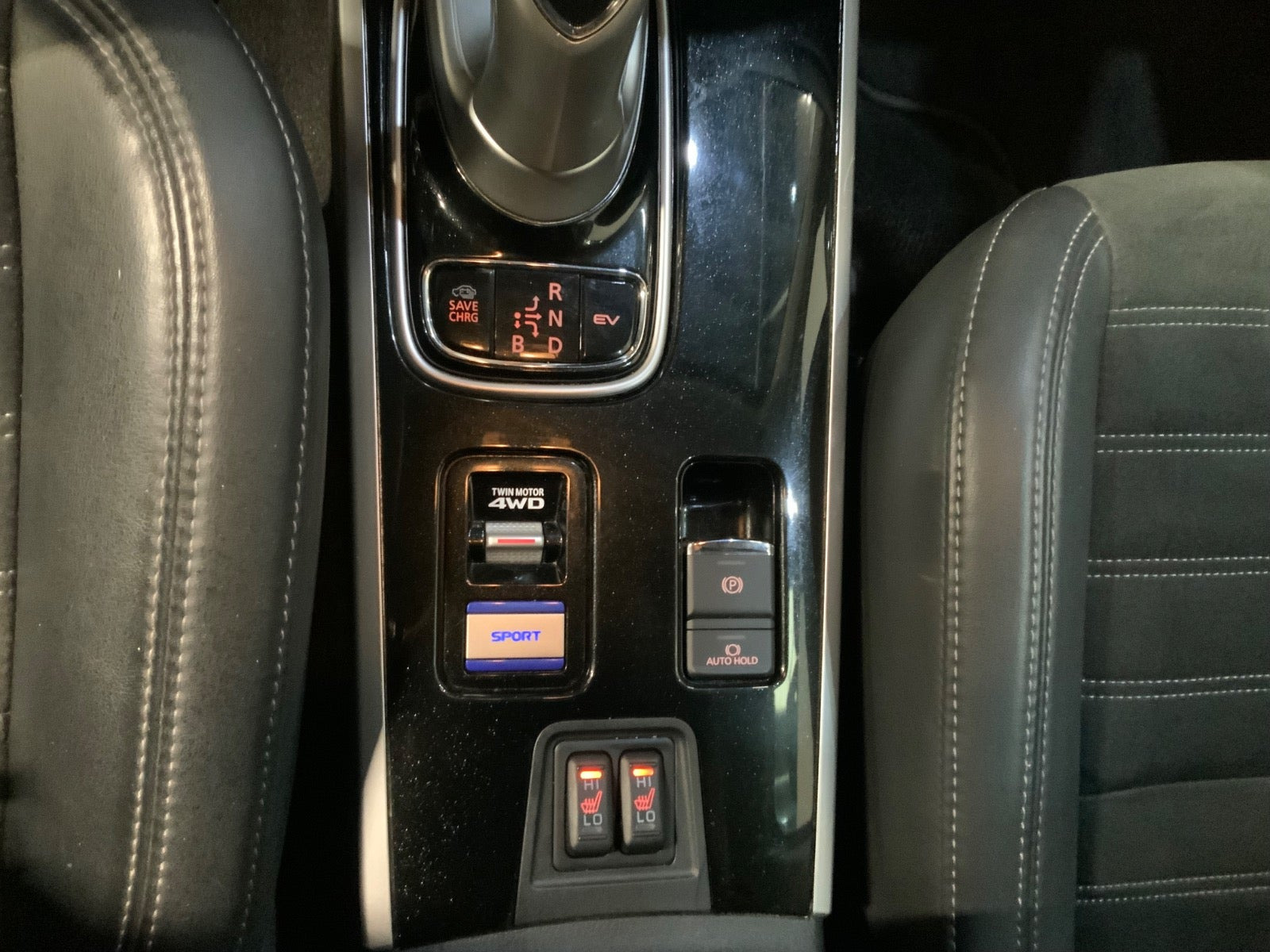 Sort Mitsubishi Outlander fra 2020