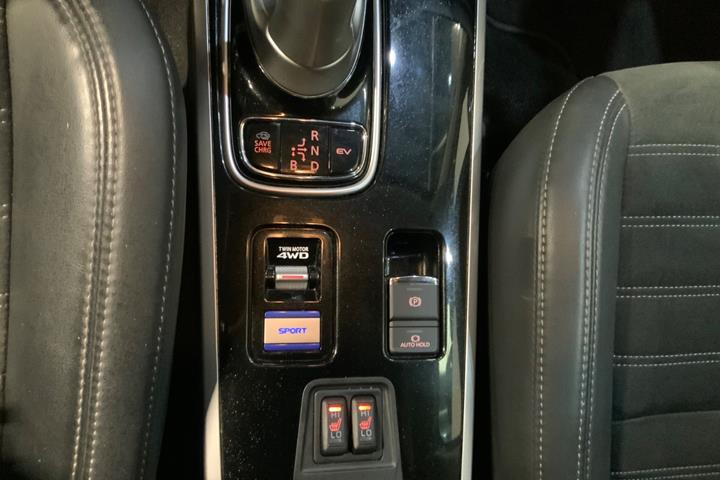 Sort Mitsubishi Outlander fra 2020