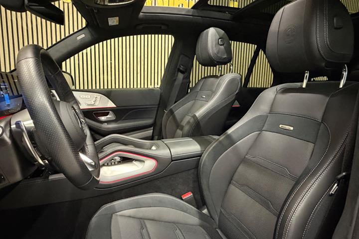 Sort Mercedes GLE53 fra 2025
