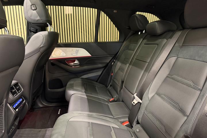 Sort Mercedes GLE53 fra 2025