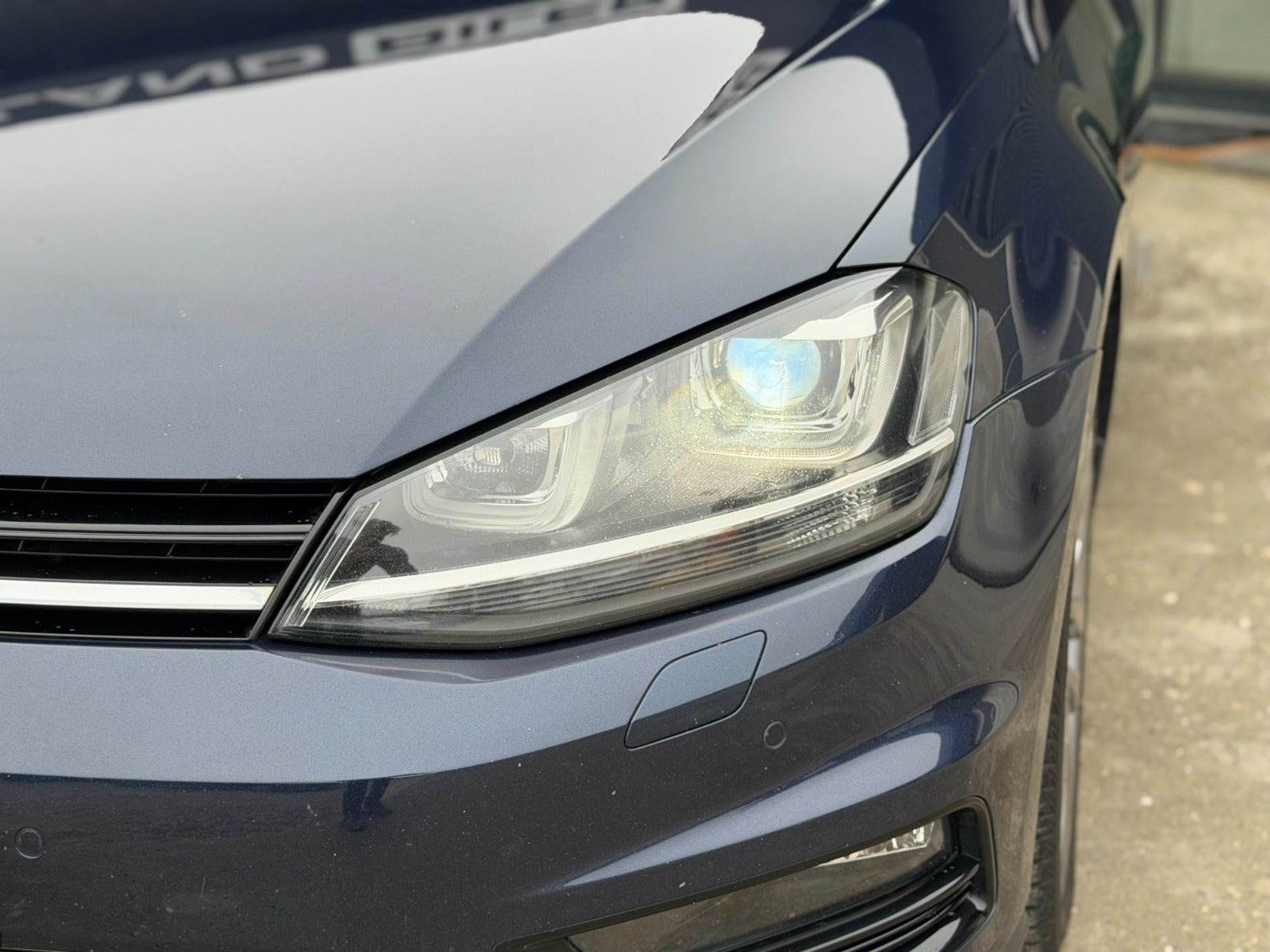 Blå VW Golf VII fra 2017