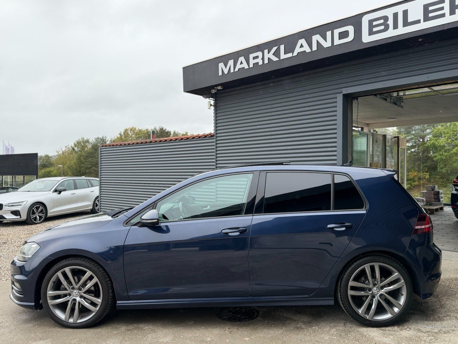 Blå VW Golf VII fra 2017