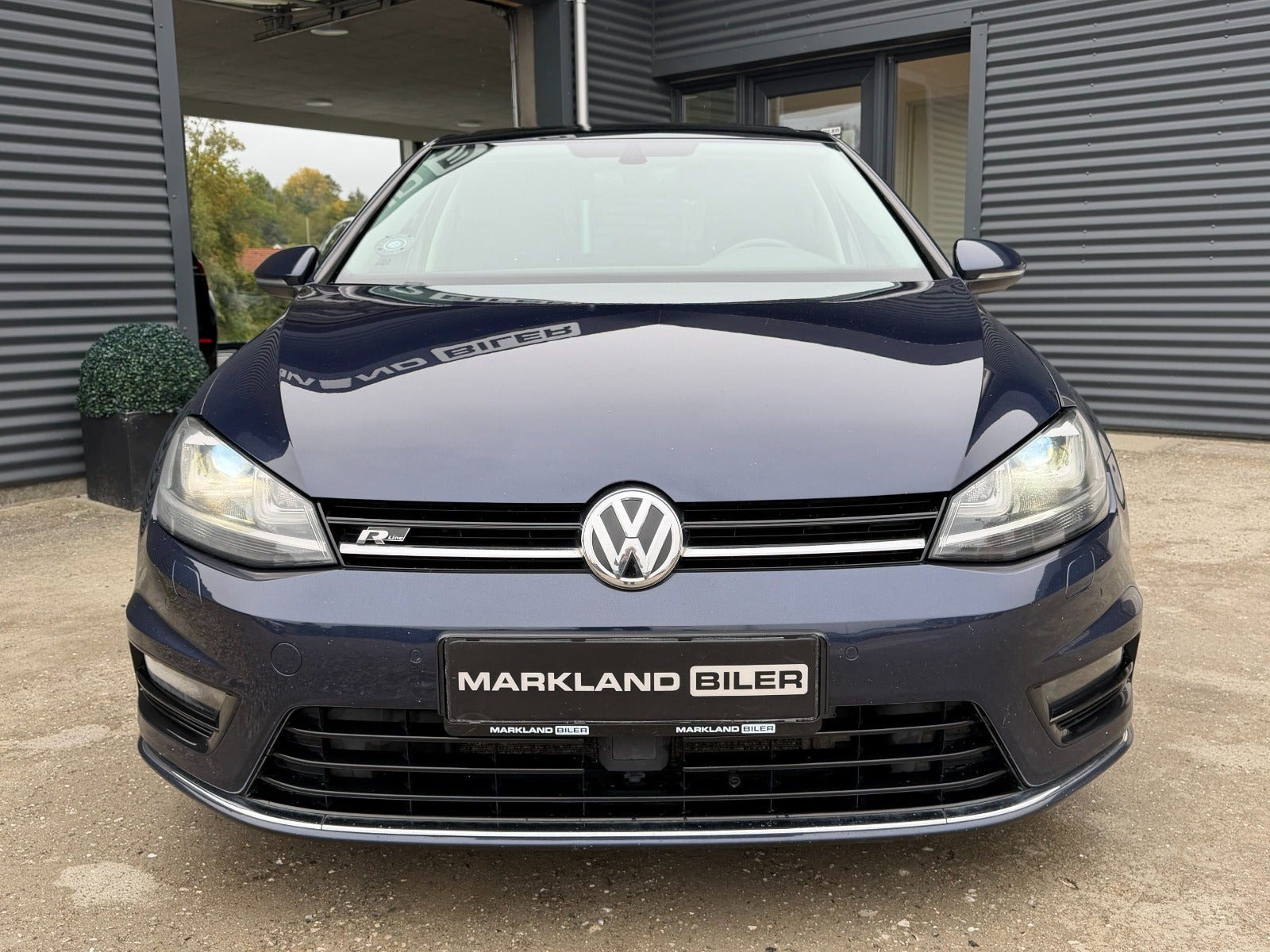 Blå VW Golf VII fra 2017