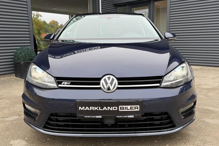 Blå VW Golf VII fra 2017