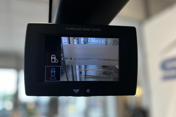 Grå Peugeot Partner fra 2018