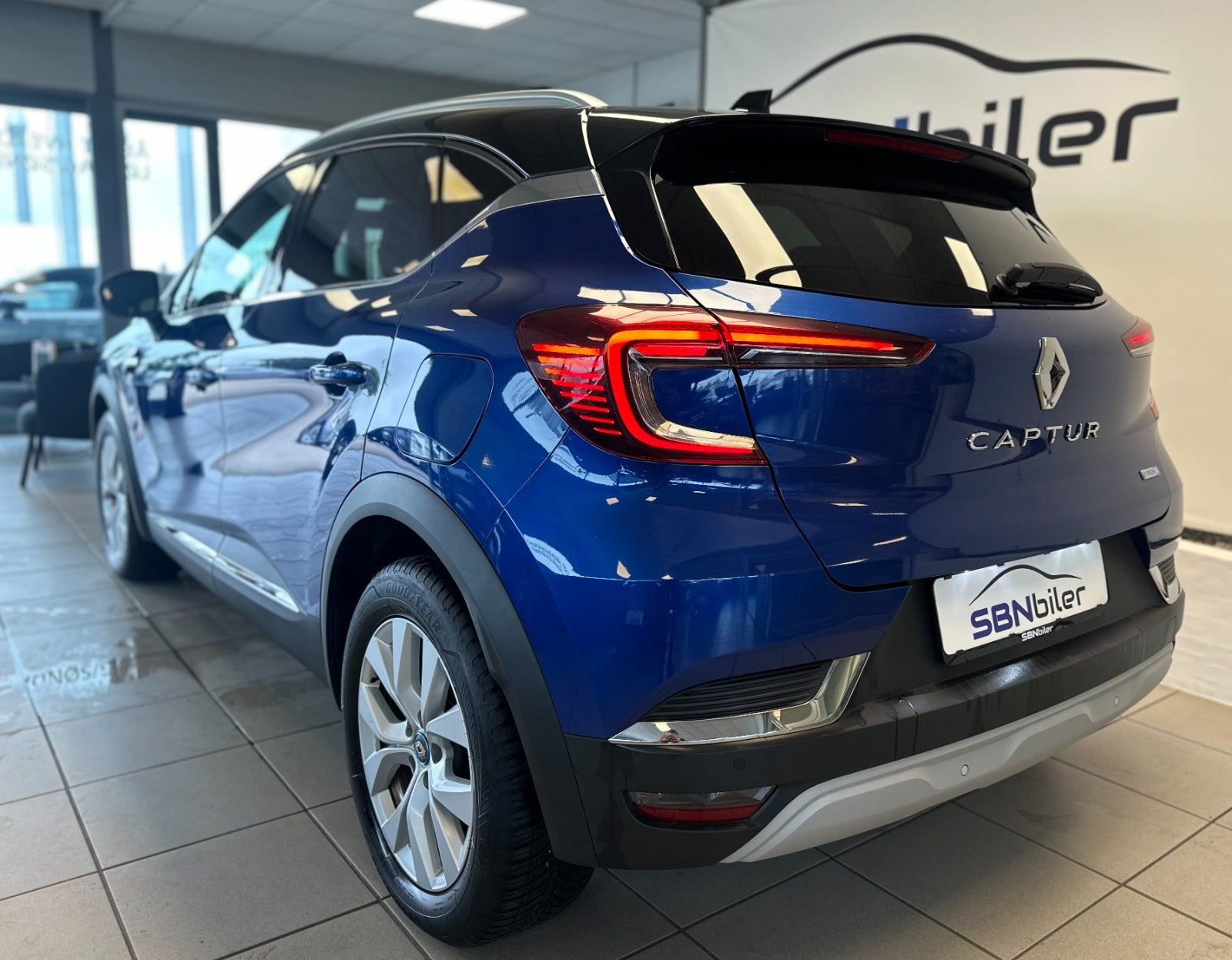 Blå Renault Captur fra 2020