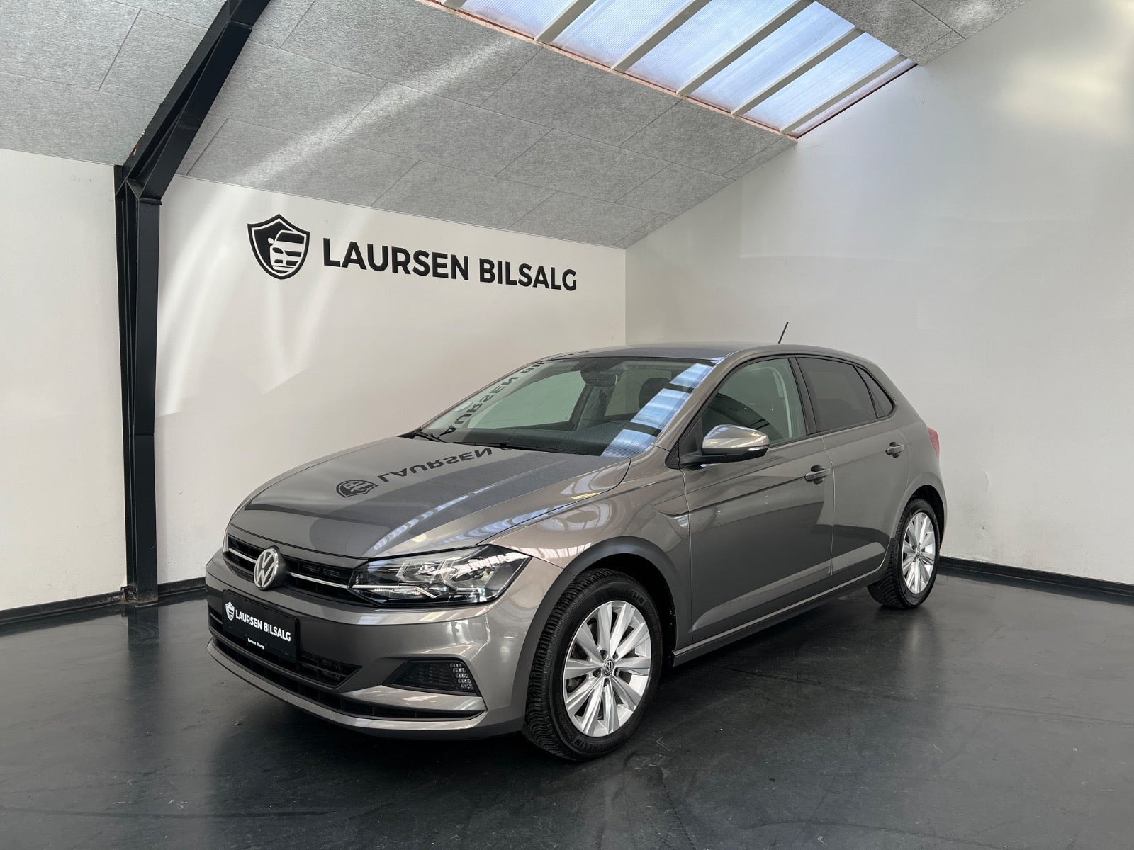 Grå VW Polo fra 2020