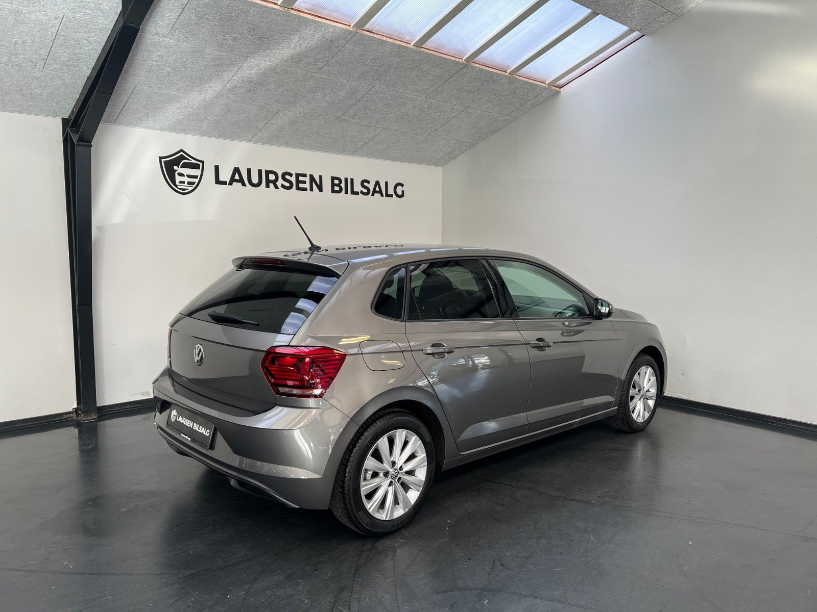 Grå VW Polo fra 2020