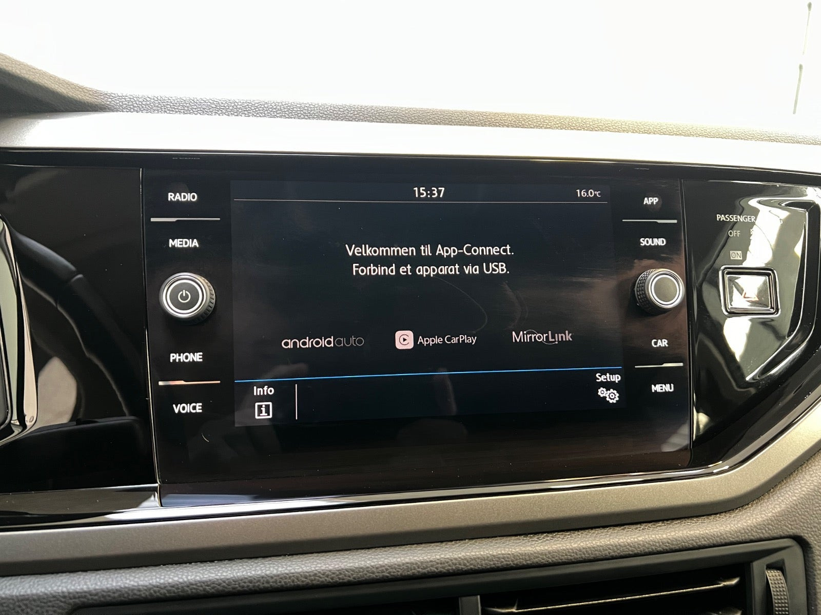 Grå VW Polo fra 2020