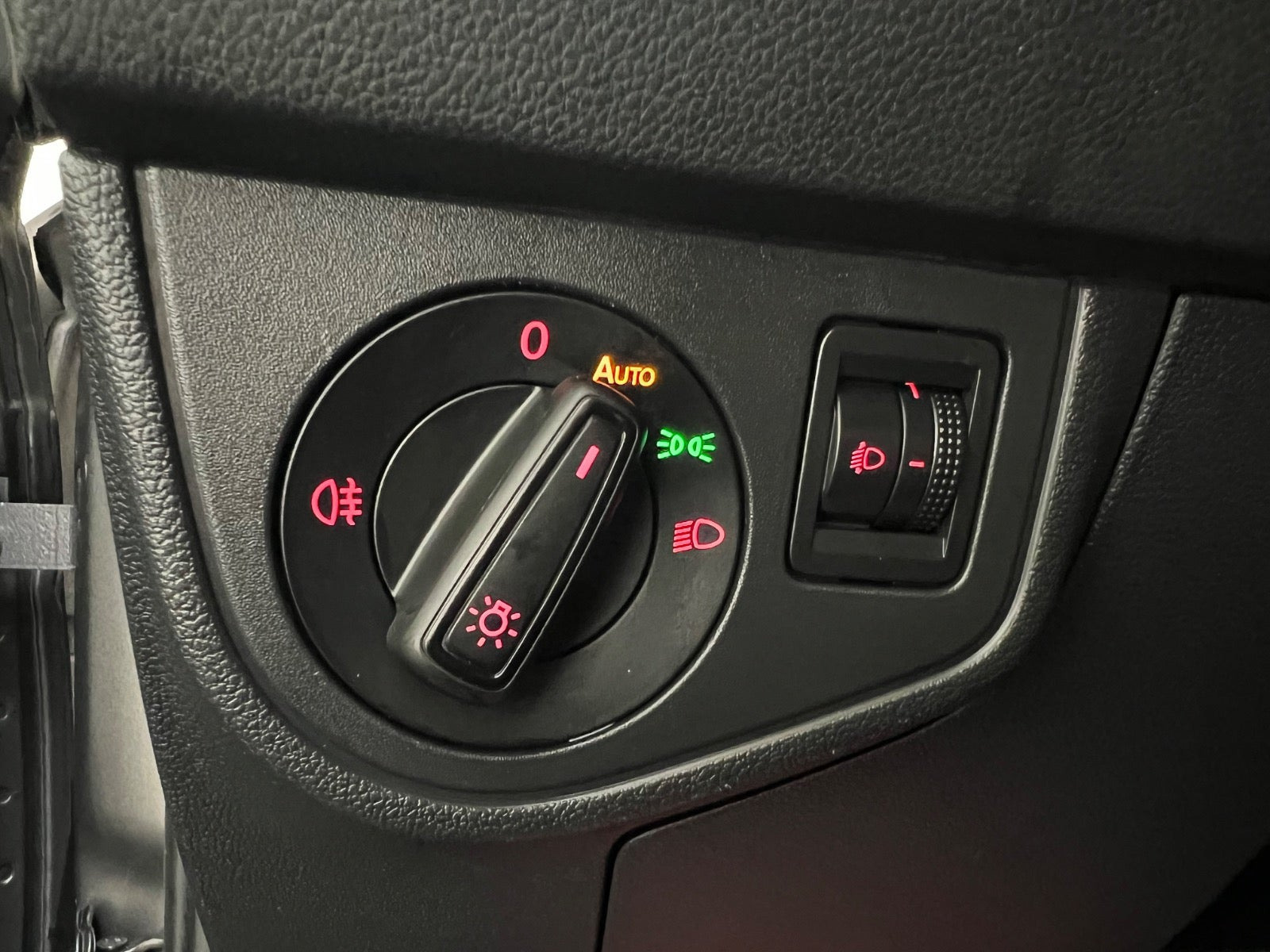 Grå VW Polo fra 2020