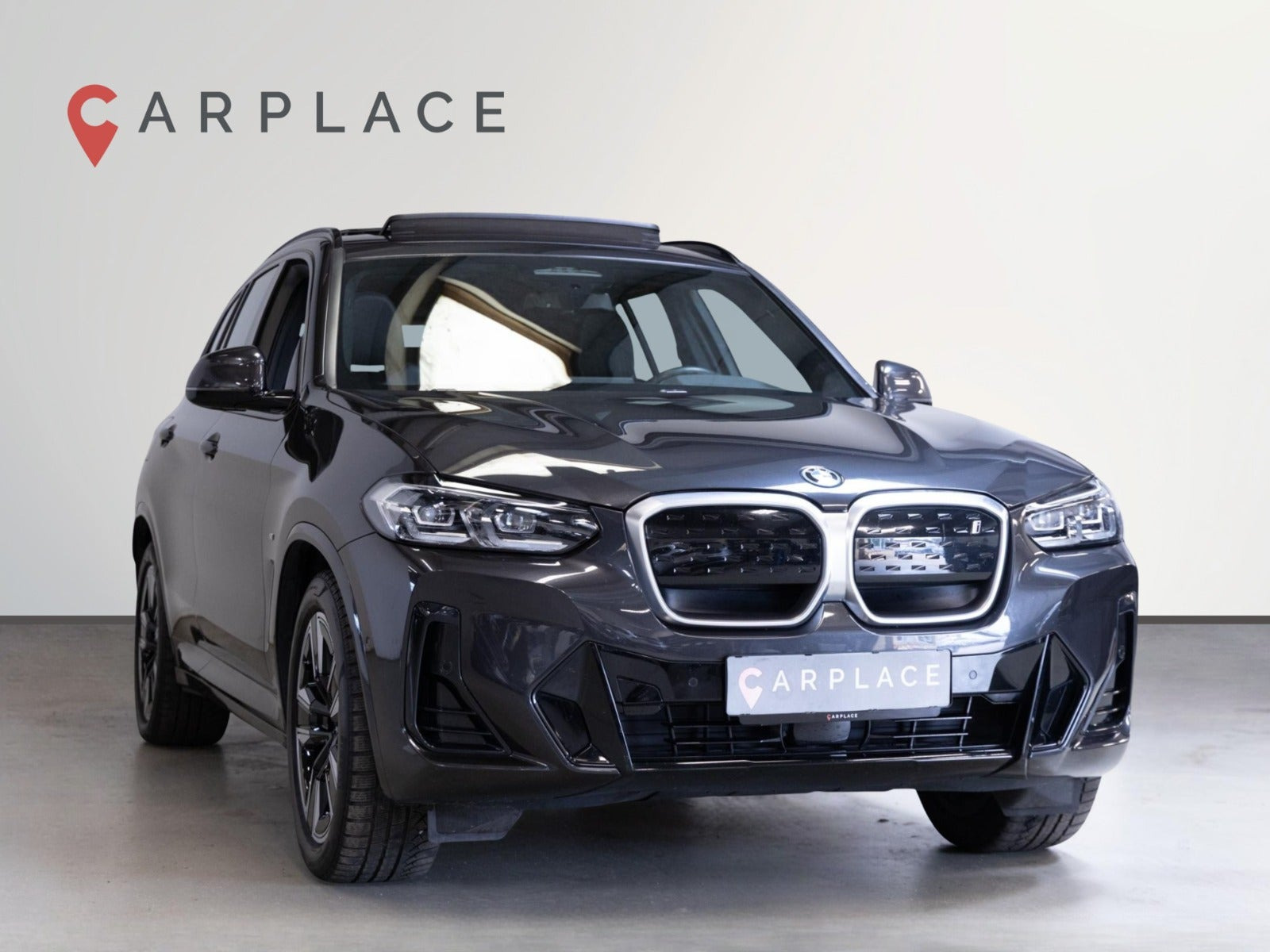 Grå BMW iX3 fra 2023