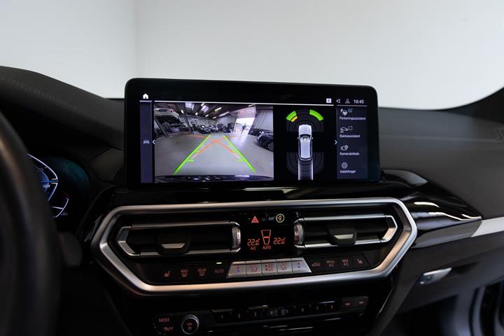 Grå BMW iX3 fra 2023