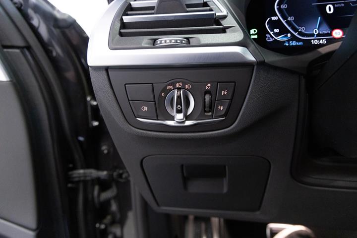 Grå BMW iX3 fra 2023